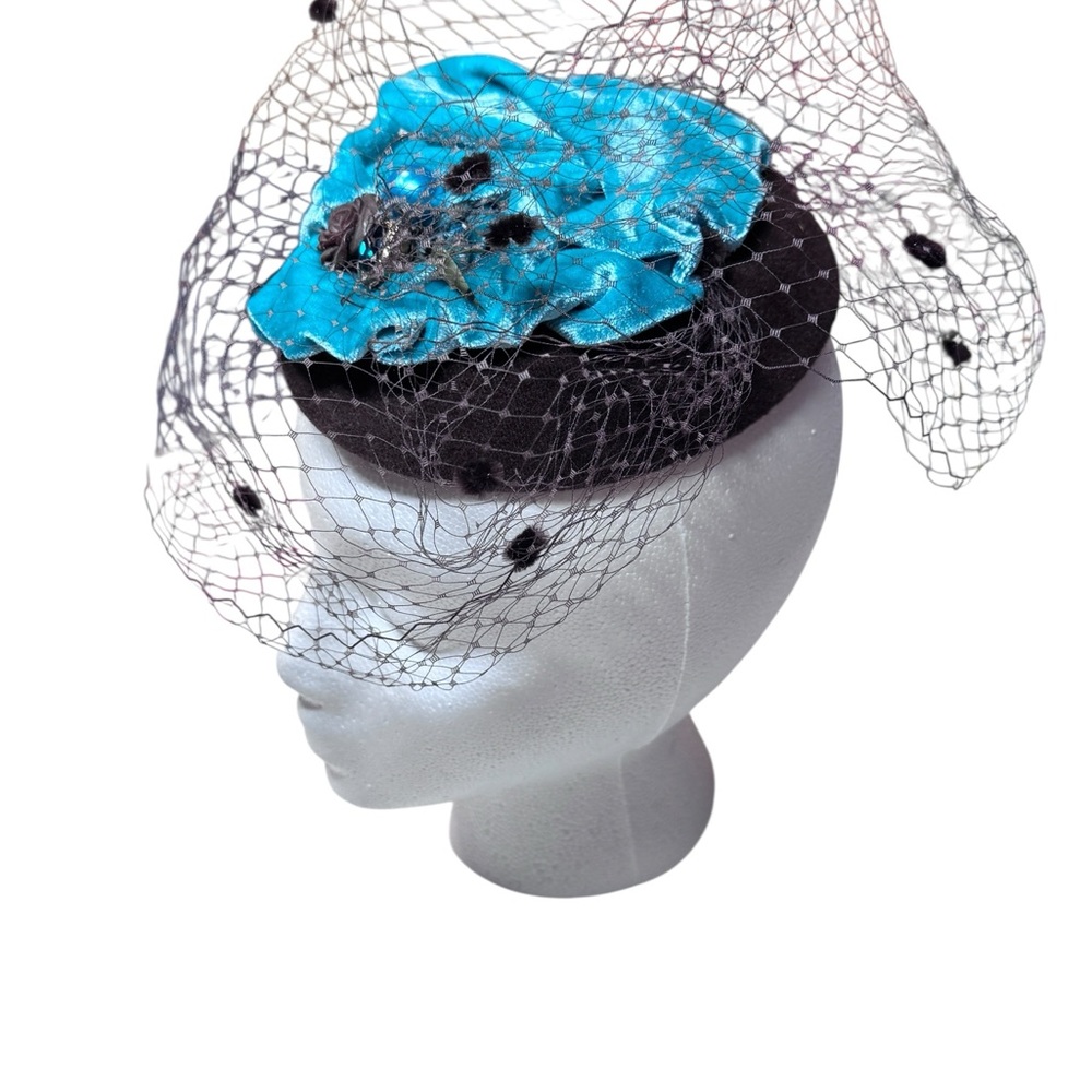 NWT Crowning Lori - Elegant Turquoise Fascinator with Brown Veil